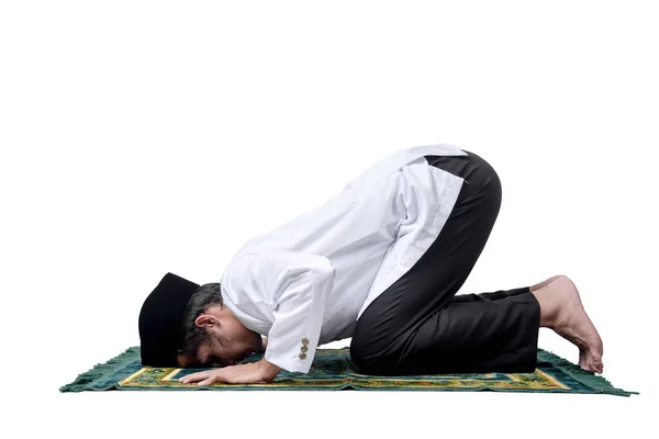 Homem Muçulmano Asiático Com Tapete Oração Uma Posição Oração Salat — Fotografia de Stock