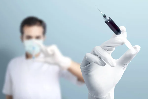 Doctor Man Protective Gloves Holding Syringe Prevent Flu Disease Coronavirus — Stock Photo, Image