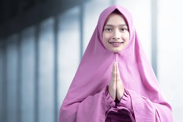 Asian Muslim Woman Veil Praying Mosque — Stock Photo, Image