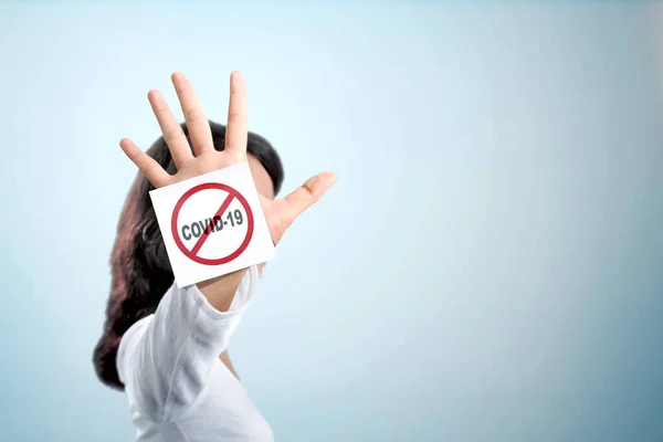 Mujer Asiática Mostrando Gesto Stop Hand Para Coronavirus Prevenir Gripe —  Fotos de Stock