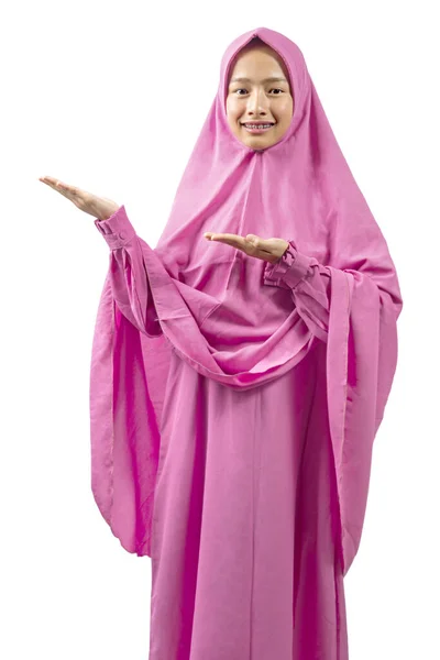 Asiatische Muslimin Einem Schleier Der Die Offene Handfläche Isoliert Vor — Stockfoto