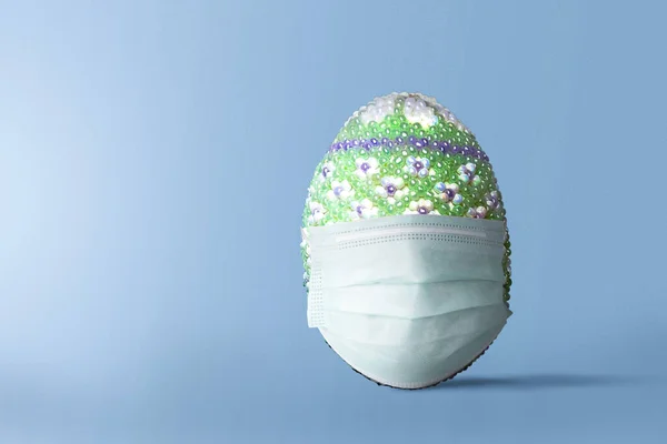Velikonoční Vajíčko Maskou Proti Chřipce Veselé Velikonoce Prevence Chřipkového Onemocnění — Stock fotografie