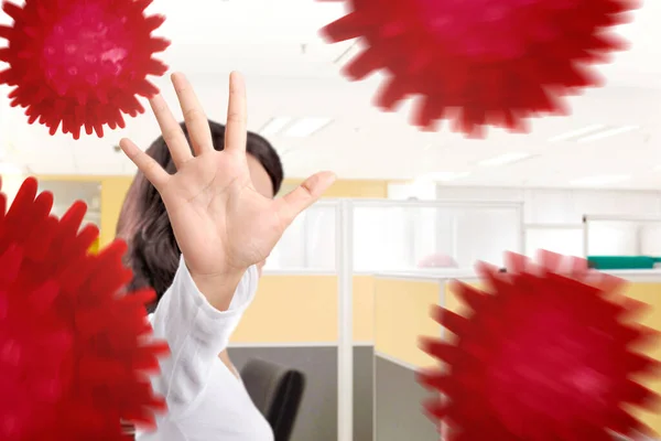 Asiatin Zeigt Stop Hand Geste Wegen Ausbreitung Des Coronavirus Grippeerkrankung — Stockfoto