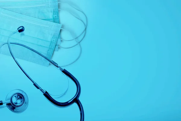 Medische Masker Stethoscoop Met Een Gekleurde Achtergrond — Stockfoto