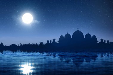 Gece sahne geçmişi olan bir caminin silueti.