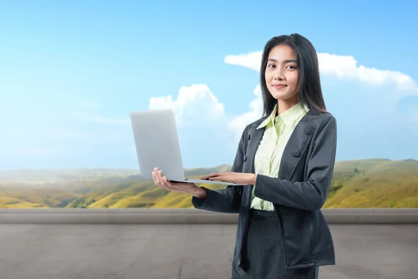 Asian Businesswoman Standing While Using Laptop Working Remotely Prevent Flu — Stock Photo, Image