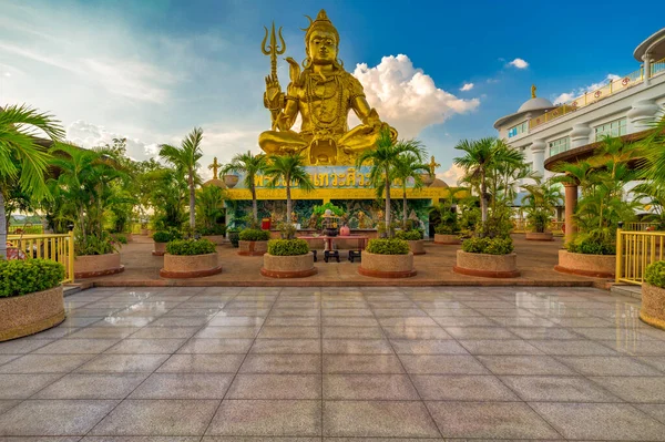 Ramintra Yolu, Bangkok, Tayland - 27 Ekim 2019 Shiv Templ