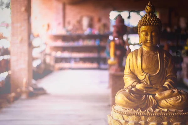 Lopburi, Tayland - 2 Kasım 2019: Topluluk Yasağı Din Mot Daen