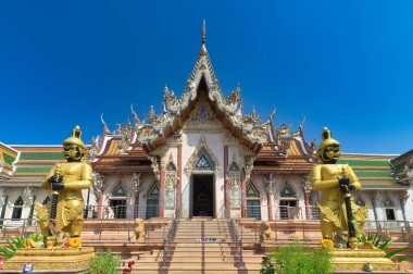 Sisa Thong Nakhon Chai Bölgesi, Nakhon Pathom, 8 Aralık 2019. Wat Sisa Tangası, karanlık tanrısı Rahu 'ya adanmıştır, orada ibadet edenler siyah renkli kurbanlar getirir..