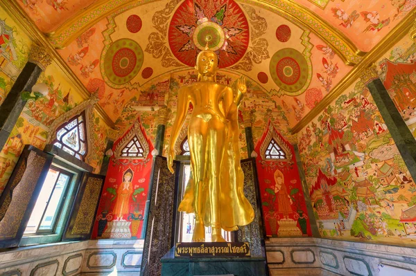 Sisa Thong Nakhon Chai Si District, Nakhon Pathom, 8 de diciembre de 2019. Wat Sisa Tanga dedicada a Rahu, dios de la oscuridad, donde los adoradores traen ofrendas de color negro . — Foto de Stock