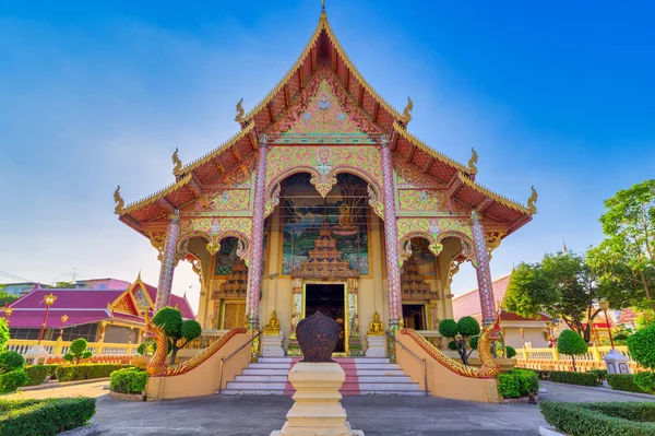 Bang Na, Bangkok / Thailand / 04 januari 2020: Wat Wachiratham — Stockfoto