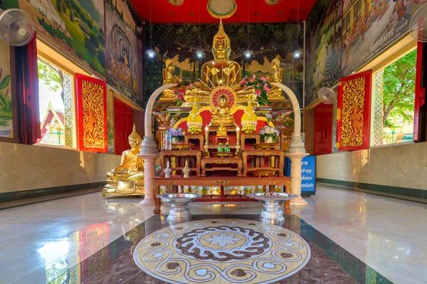 Bang Na, Bangkok / Tailandia / 04 de enero de 2020: Wat Wachiratham — Foto de Stock