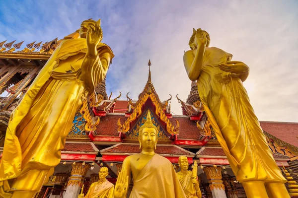 Lat Phrao, Bangkok / Thailand / 1 januari 2020: Wat Lat Phrao, — Stockfoto