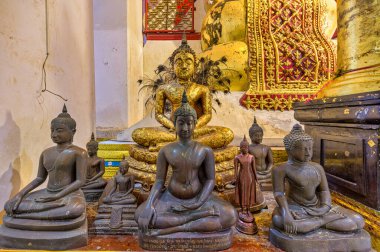 Mueang Sing Buri Bölgesi, Sing Buri, Tayland, 1 Şubat 2020: Wat Phra Non Chakkrasi Worawihan, yerel halk tarafından saygı duyulan, büyük bir Sukhothai tarzı yaslanan Buda imajı..