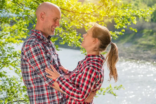  Birbirimize aşık gülümseme