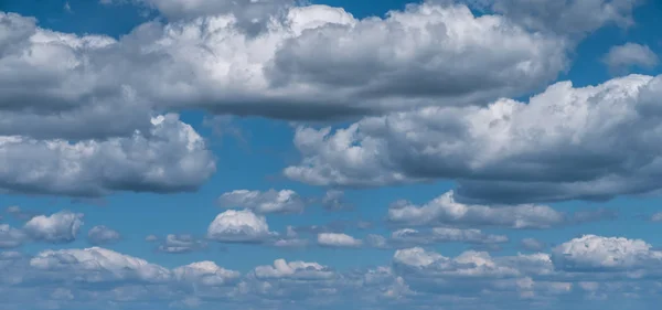 Gökyüzündeki bulutlar