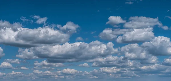 Gökyüzündeki bulutlar