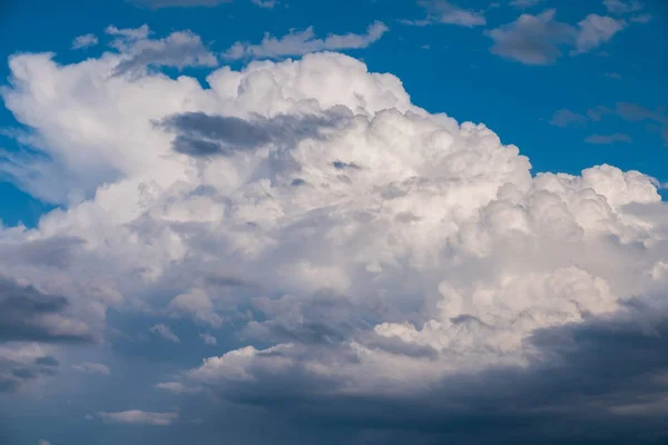 Gökyüzündeki bulutlar