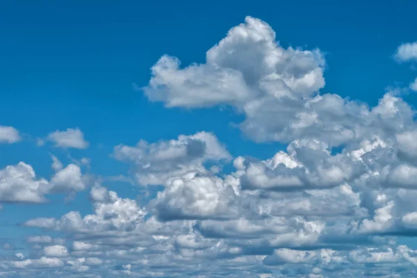 Gökyüzündeki bulutlar