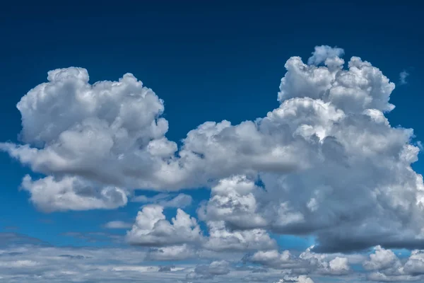 Gökyüzündeki bulutlar