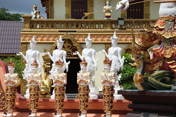 Socha, architektura a symboly buddhismu, thailandu. — Stock fotografie