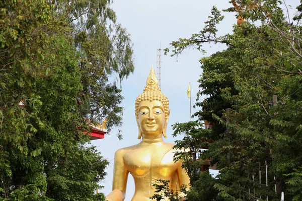 Socha, architektura a symboly buddhismu, thailandu. — Stock fotografie