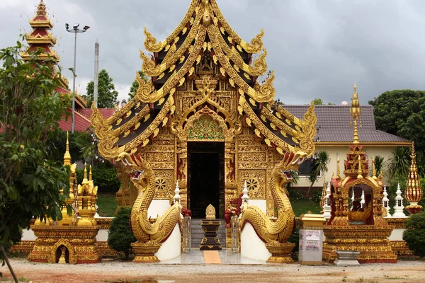 Sculpture, architecture et symboles du bouddhisme, thaïlande — Photo