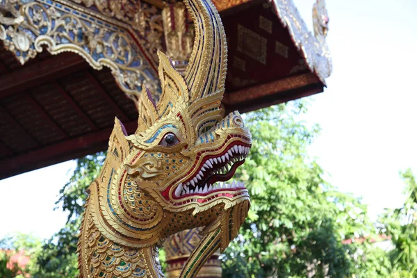 Skulptur, Architektur und Symbole des Buddhismus, Thailand — Stockfoto