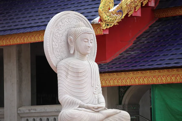 Skulptur, Architektur und Symbole des Buddhismus, Thailand — Stockfoto