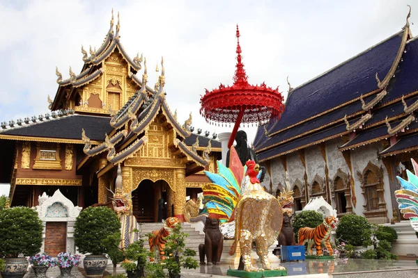 Scultura, architettura e simboli del buddismo, thailandia — Foto Stock