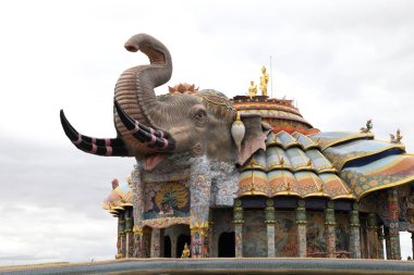 Budizm 'in heykel, mimari ve sembolleri