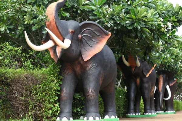 Sculpturi de diferite animale, Thailanda, Asia de Sud-Est — Fotografie, imagine de stoc