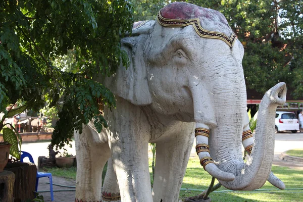 Budizm, Tayland 'ın heykel, mimari ve sembolleri