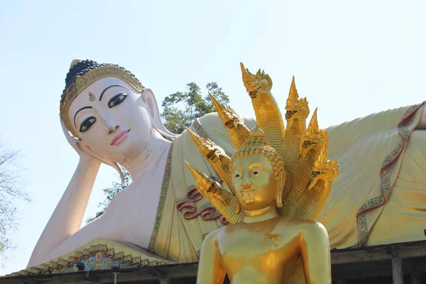 Skulptur, Architektur und Symbole des Buddhismus, Thailand — Stockfoto