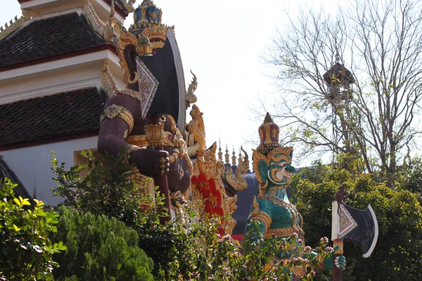 Skulptur, Architektur und Symbole des Buddhismus, Thailand — Stockfoto