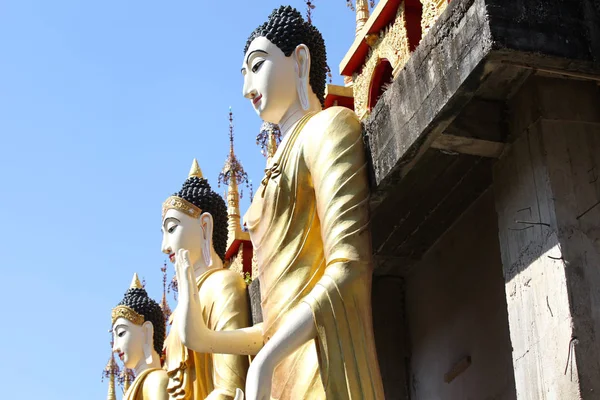 Skulptur, Architektur und Symbole des Buddhismus, Thailand — Stockfoto