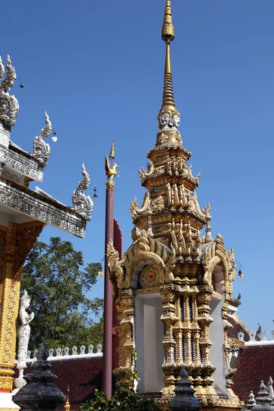 ประติมากรรม สถาปัตยกรรม และสัญลักษณ์ของพุทธศาสนา ประเทศไทย — ภาพถ่ายสต็อก