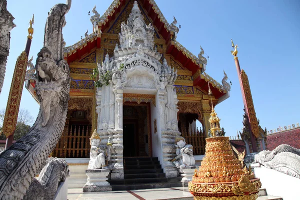 Skulptur, Architektur und Symbole des Buddhismus, Thailand — Stockfoto