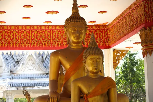 Skulptur, arkitektur och symboler för buddhismen, thailand — Stockfoto