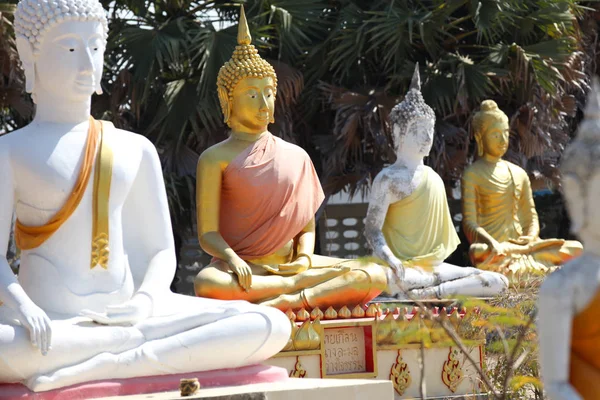 Skulptur, Architektur und Symbole des Buddhismus, Thailand — Stockfoto