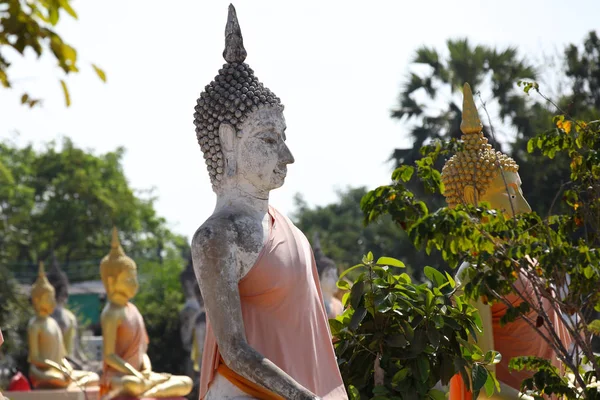 Escultura, arquitectura y símbolos del budismo, tailandia — Foto de Stock