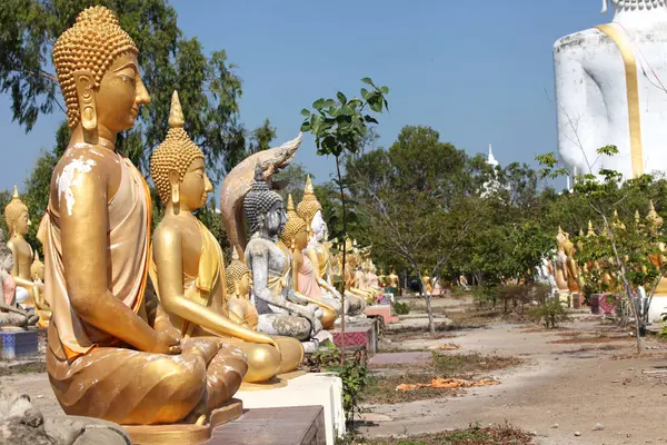 Sculpture, architecture et symboles du bouddhisme, thaïlande — Photo