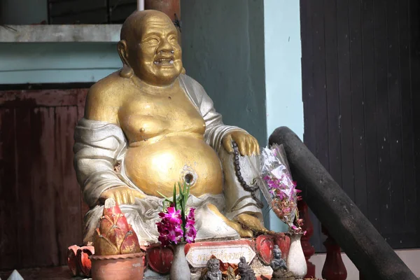 Szobrászat, építészet és szimbólumok buddhizmus, Thaiföld — Stock Fotó