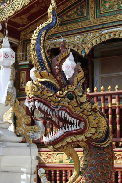 Scultura, architettura e simboli del buddismo, thailandia — Foto Stock