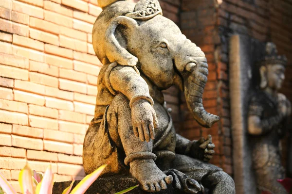 Skulptur, arkitektur och symboler för buddhismen, thailand — Stockfoto