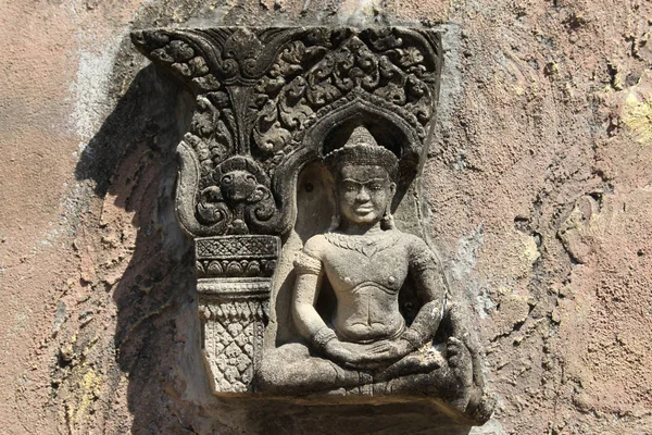 Skulptur, arkitektur och buddhismens symboler — Stockfoto