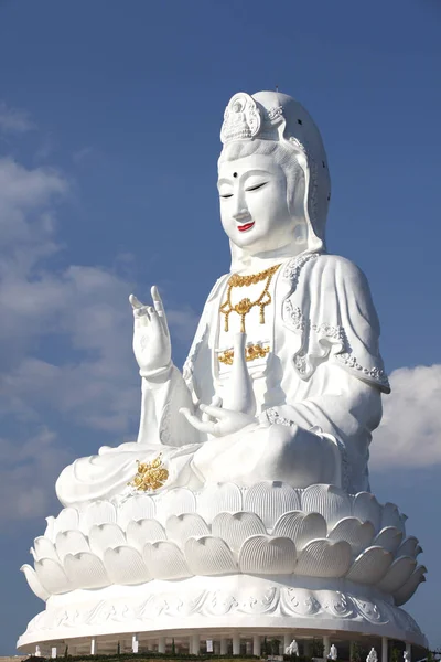 Skulptur, arkitektur og symboler på buddhisme, thailand - Stock-foto