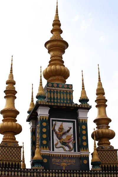 Sculpture, architecture et symboles du bouddhisme, thaïlande — Photo