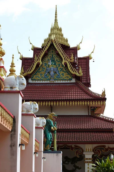 Scultura, architettura e simboli del buddismo, thailandia — Foto Stock