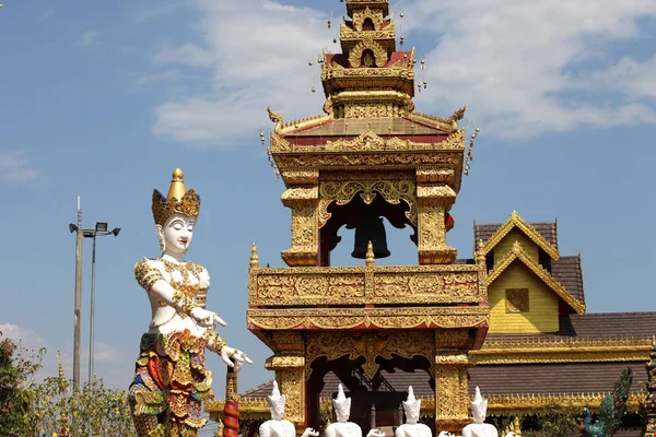 Escultura, arquitectura y símbolos del budismo, tailandia — Foto de Stock